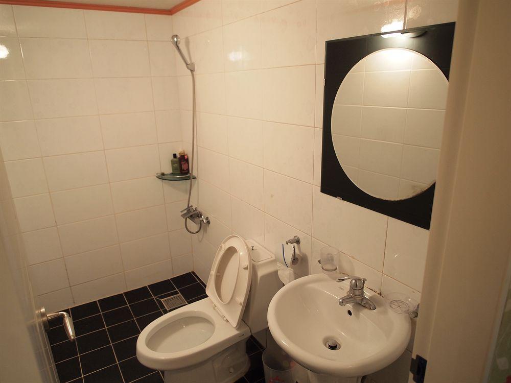 Shinchon Guest House Сеул Екстер'єр фото